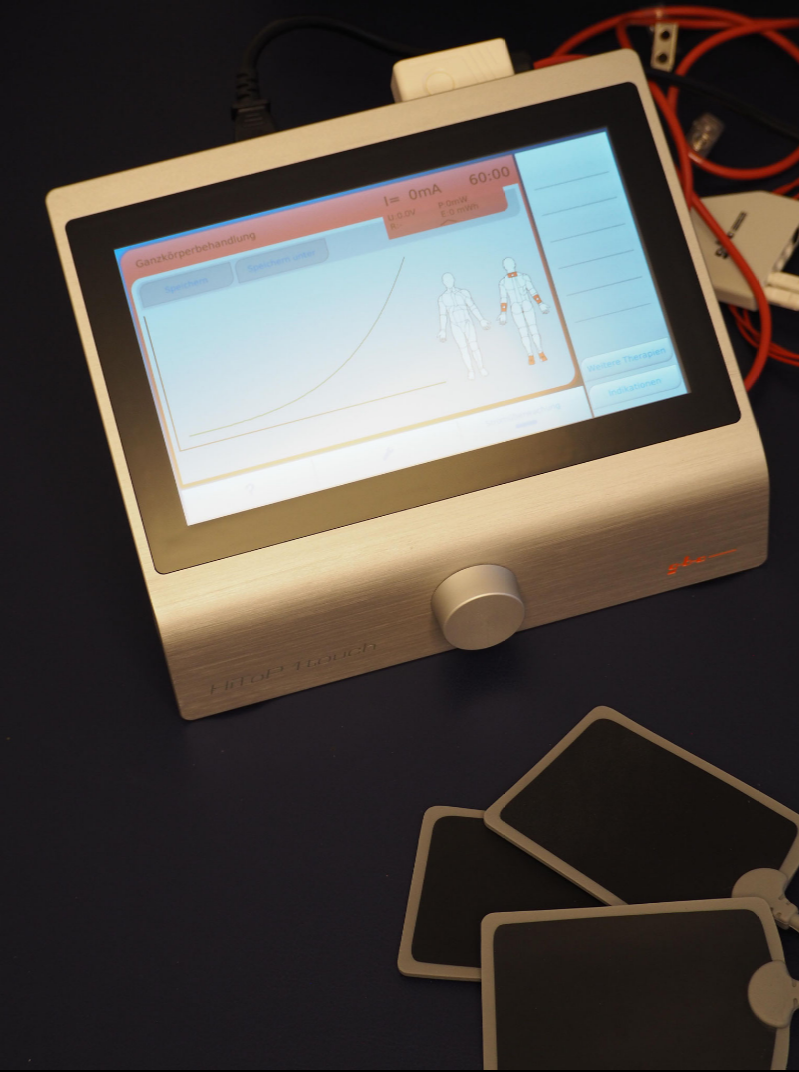 Abbildung vom HiToP 1 touch Gerät - angeschalteter Bildschirm